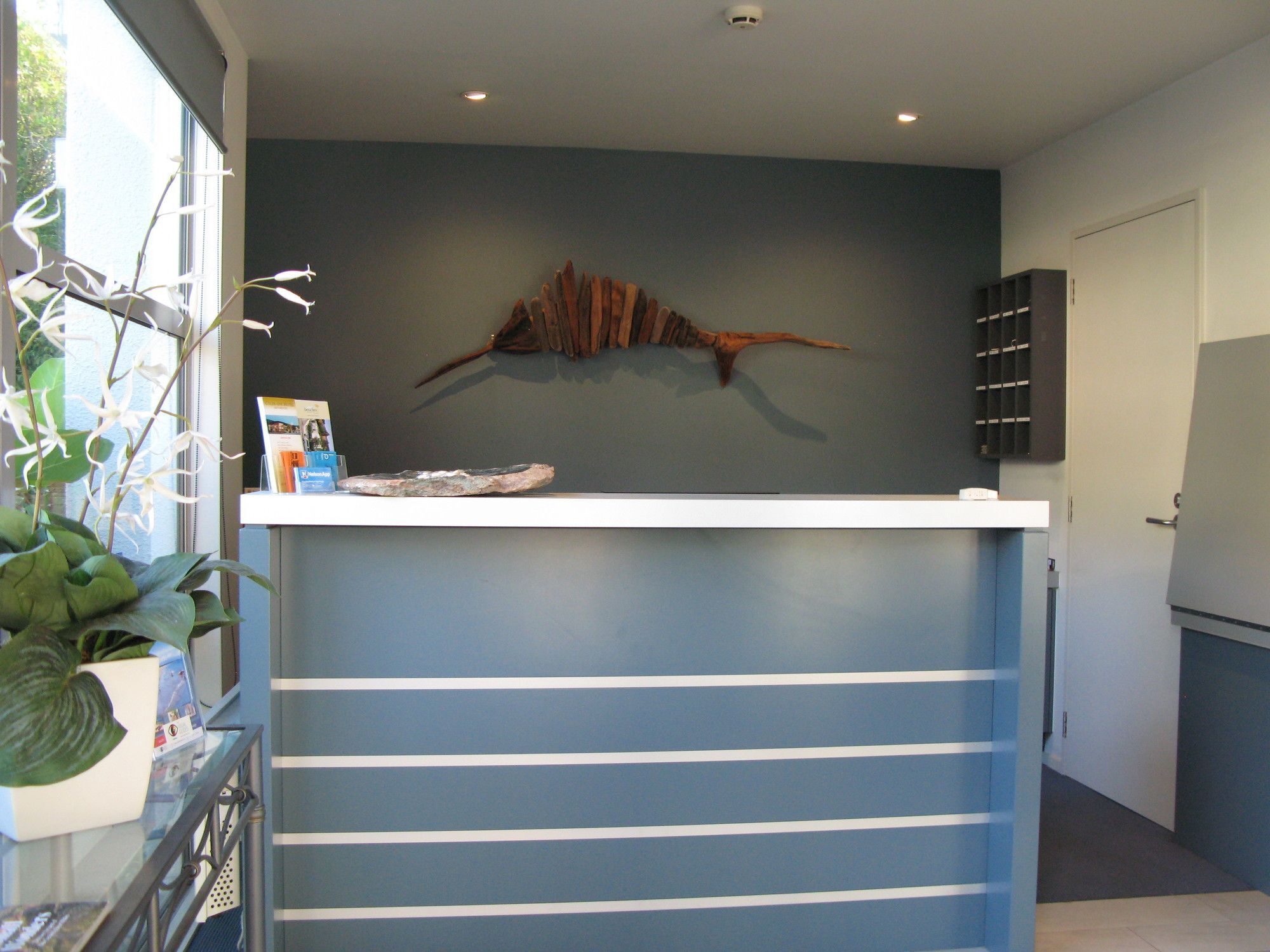 บีช เนลสัน Motel ภายนอก รูปภาพ Reception desk at the hotel